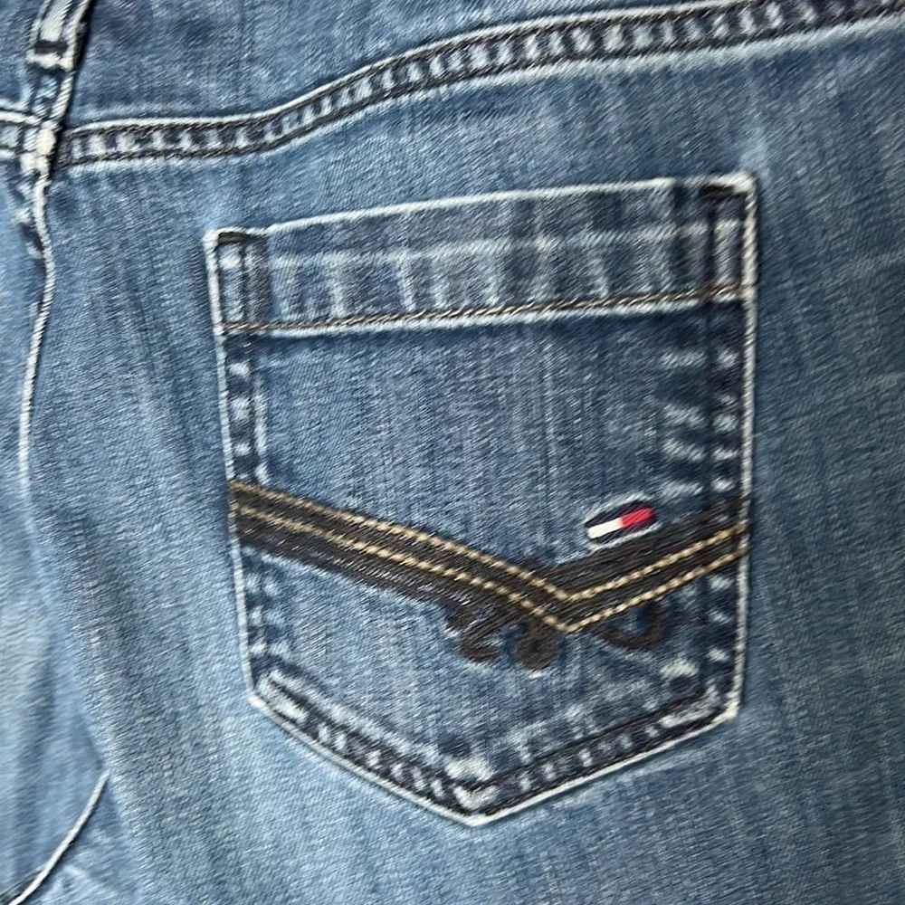 TOMMY HILFIGER STRAIGHT LEG BLUE JEANS SIZE 30